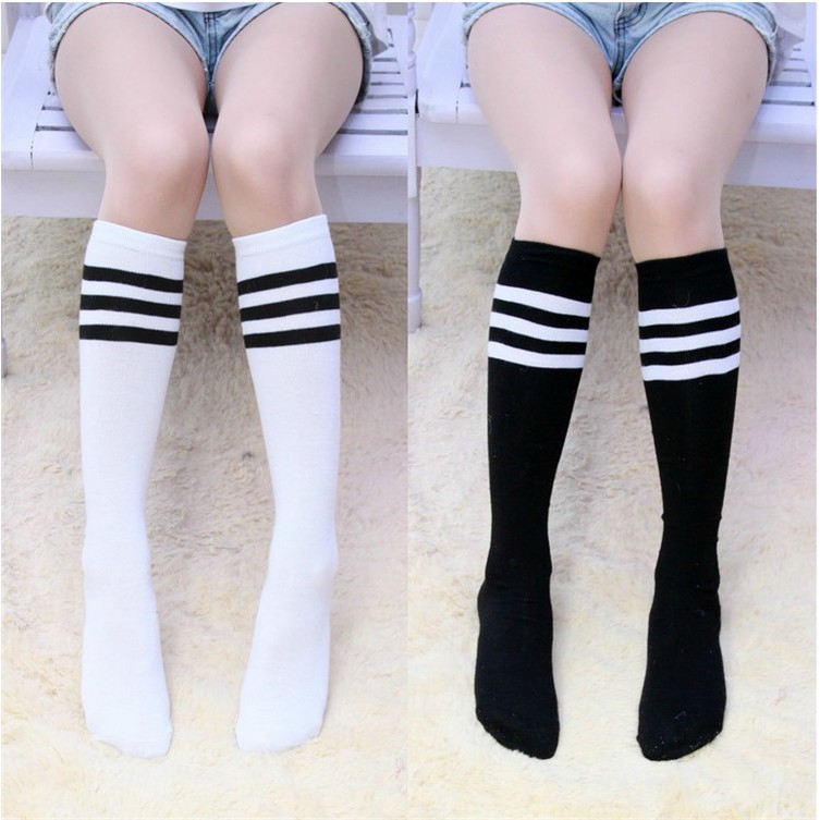 Kaus Kaki Unisex Tiga Stripe Kaos Kaki Olahraga Kaus Kaki Bergaris Kasual D37