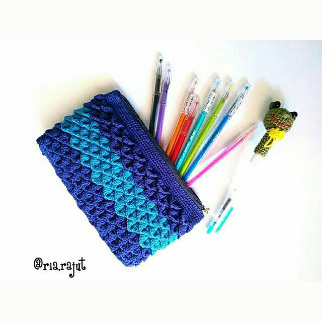 

Kotak pensil/pouch rajut