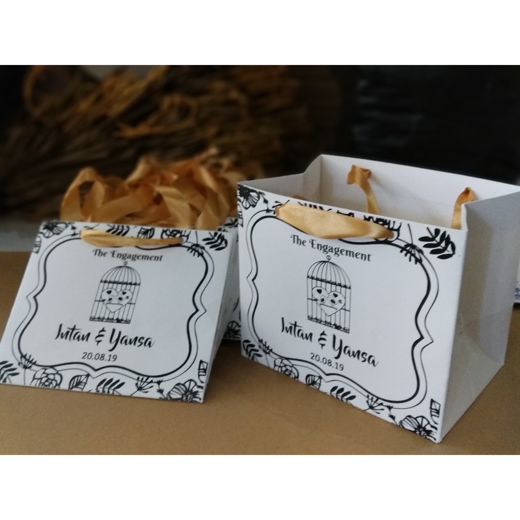 

Paperbag ivory putih sablon uk: 30x8x25