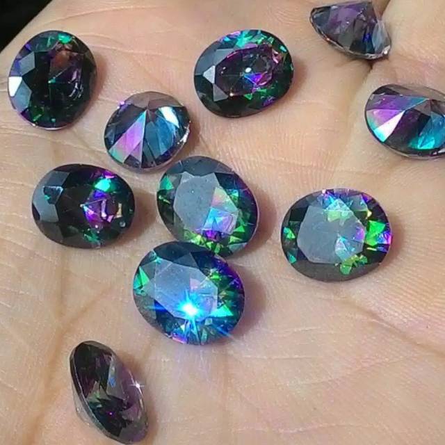 TERLARISS. BATU MYSTIC QUARTZ RAINBOW CUTTING.