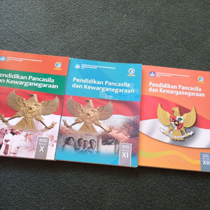 

Buku siswa kurikulum 2013 kelas 10 11 12 / X XI XII SMA / MA / SMK / MAK // Pendidikan kewarganegaraan / PKn // k13