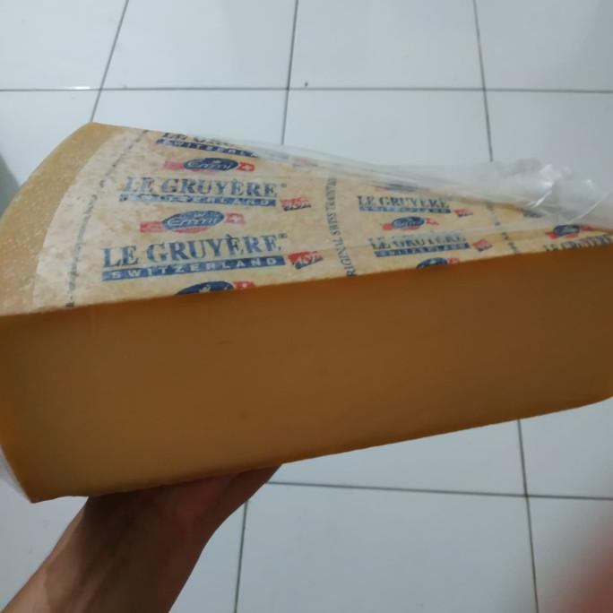

Keju Swiss Gruyer Gruyere Gruyerre Switzerland Cheese 500 gr 1/2 kg