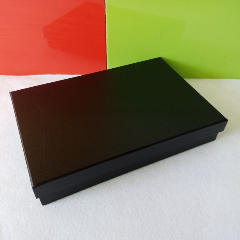 

Hardbox, kotak kado, kotak hampers ukuran 30x20x5cm cocok untuk ukuran box baju, kotak hampers, kotak parcel, kotak mukena satin dll