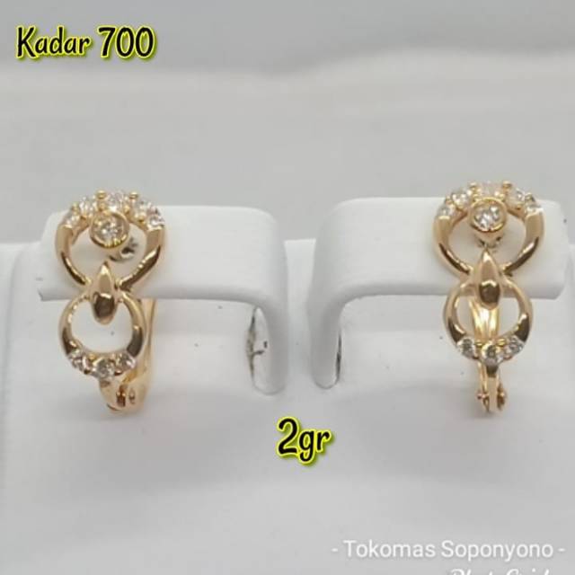 Anting emas kadar 700-16K
