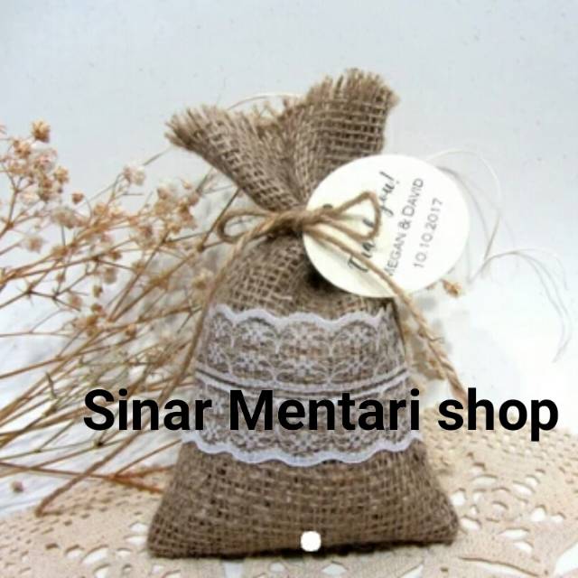 

Kantong souvenir kain goni