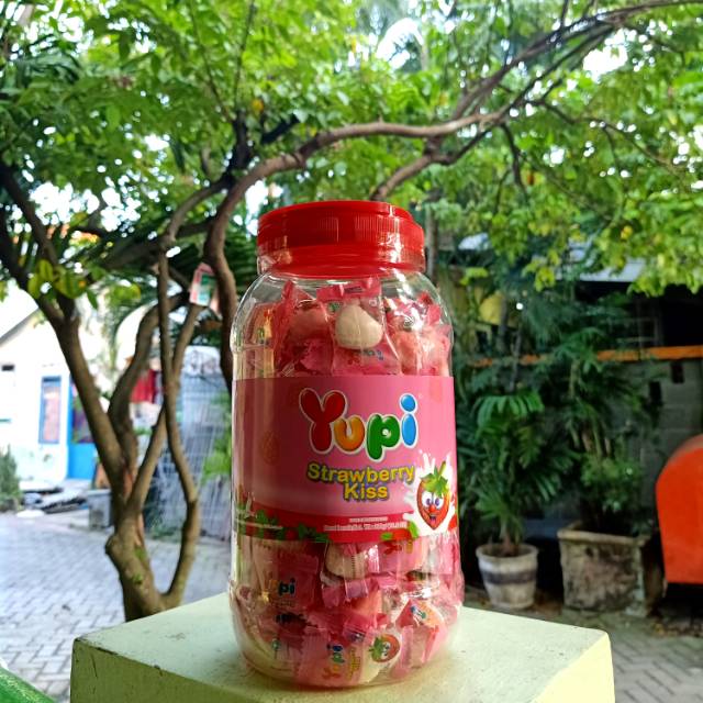 

Yupi Strawberry Jar Toples 300gr