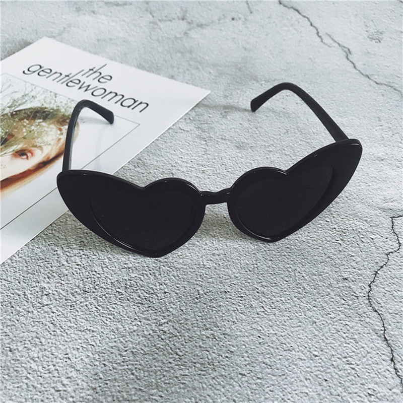 COD❤️Kacamata Hitam Love Fashion Wanita Korea Wajah Besar Retro Cinta Musim Panas Perjalanan Pose Kerai Sunglasses-A.one