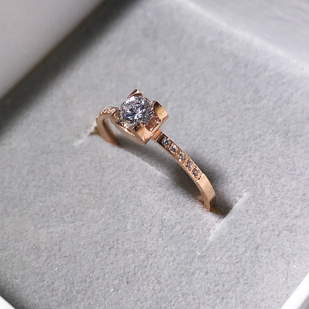 Cincin Pernikahan Bahan Titanium Steel Warna Rose Gold Aksen Kristal Zircon Untuk Wanita