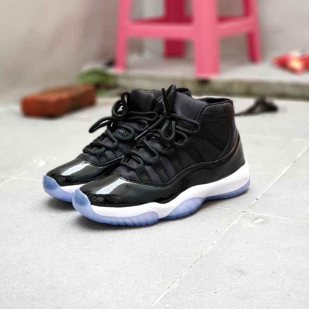 Sepatu jordan 11 space jump premium