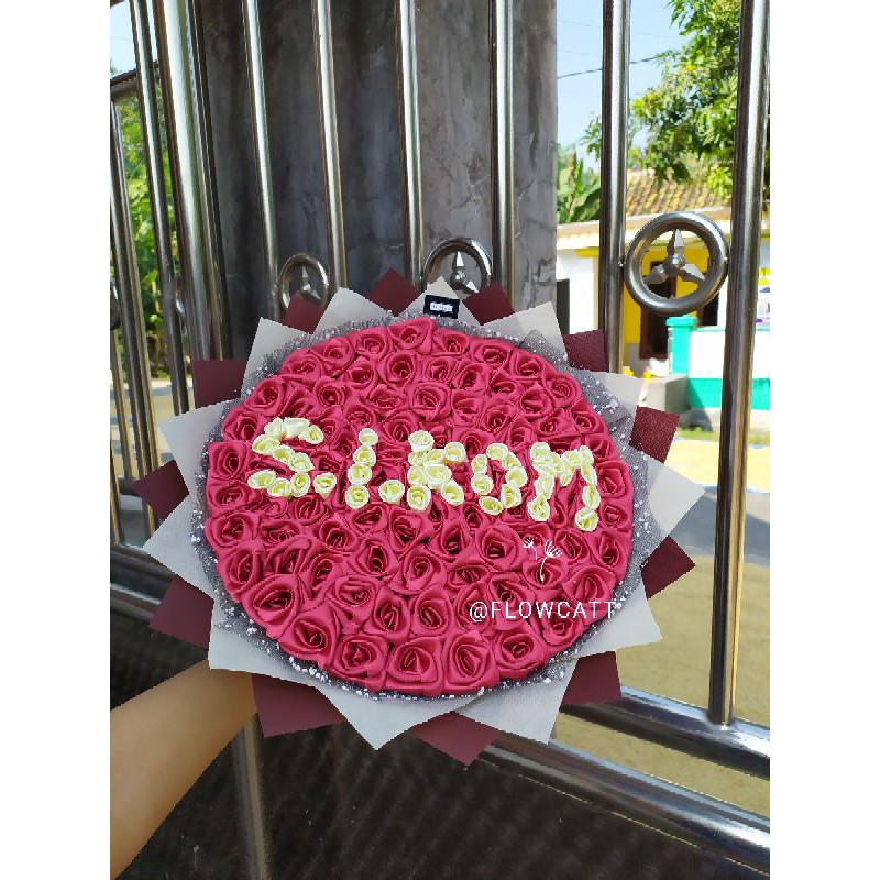 Buket Bunga/ Bucket Bunga/ Buket Bunga Satin/ Buket Bunga Wisuda/ Bucket Bunga Wisuda/ Bucket Bunga 