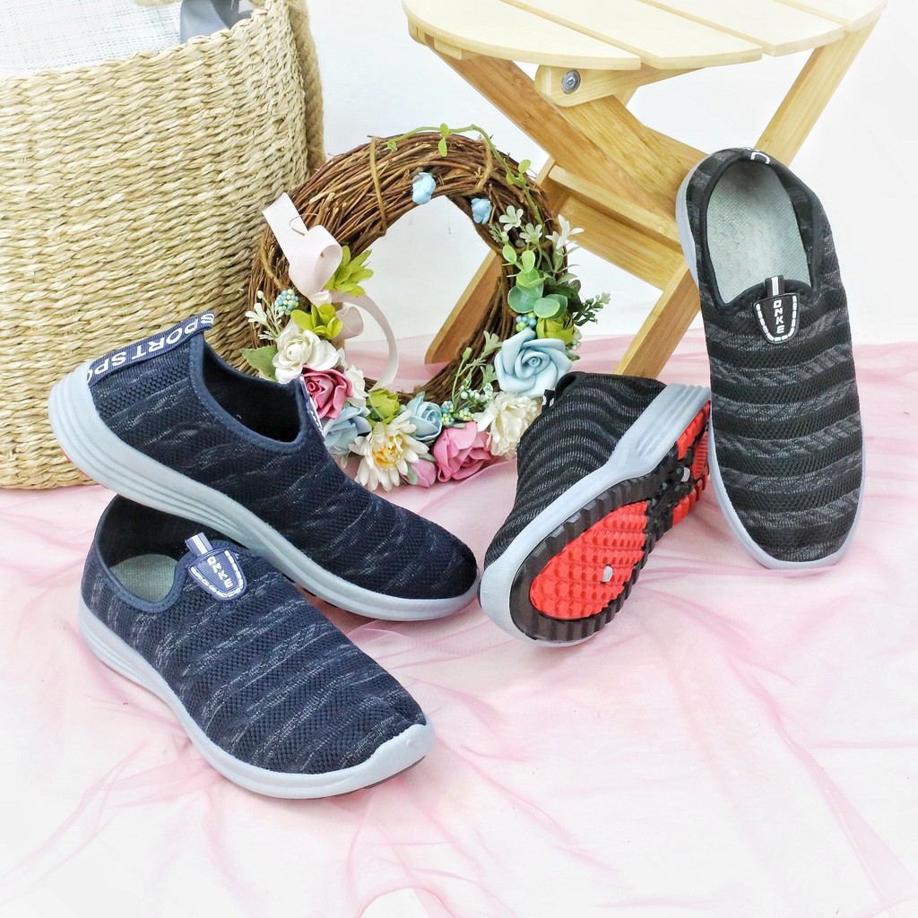 SNEAKERS SLIP ON EMPUK PRIA