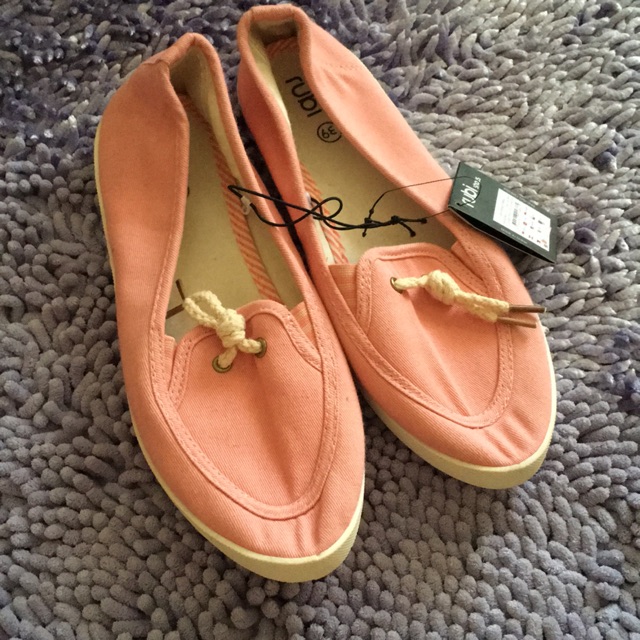 SEPATU RUBI COTTON ON