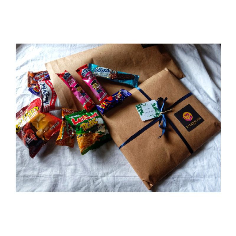 

SNACKS BOX ELEGANT SPECIAL KADO WISUDA / KADO KENANG KENANGAN /KADO ULTAH BOX KETAS ELEGANT