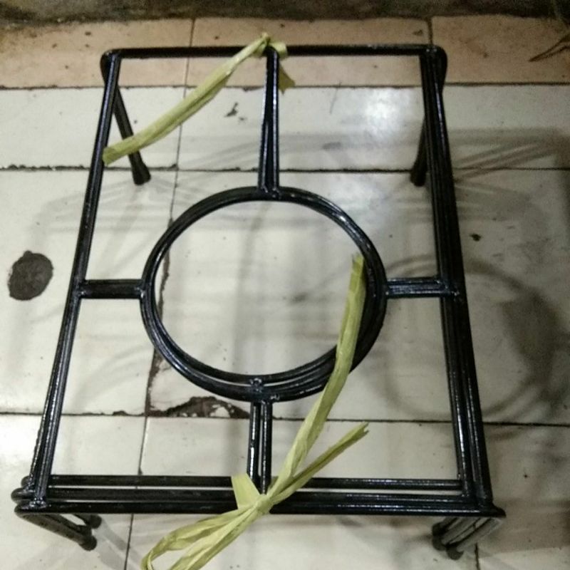 tatakan behel besi kompor / oven.