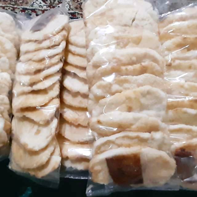 

Kerupuk kemplang panggang palembang