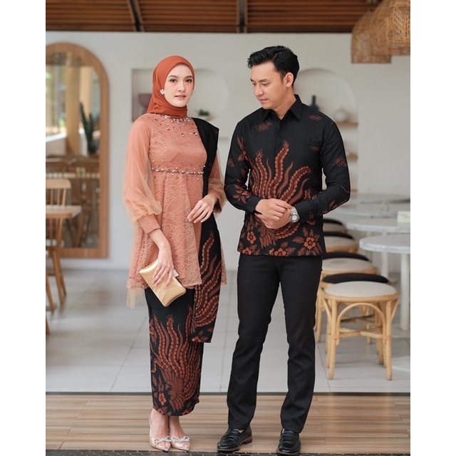 (Akita-nadine tunik series Teracotta) set couple kebaya wanita &amp; kemeja batik pria. kebaya wisuda kebaya kondangan kebaya lamaran bahan lace premium