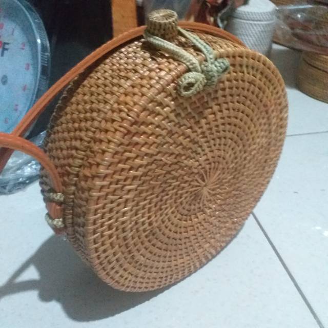 

Tas rotan diameter 20 cm pita