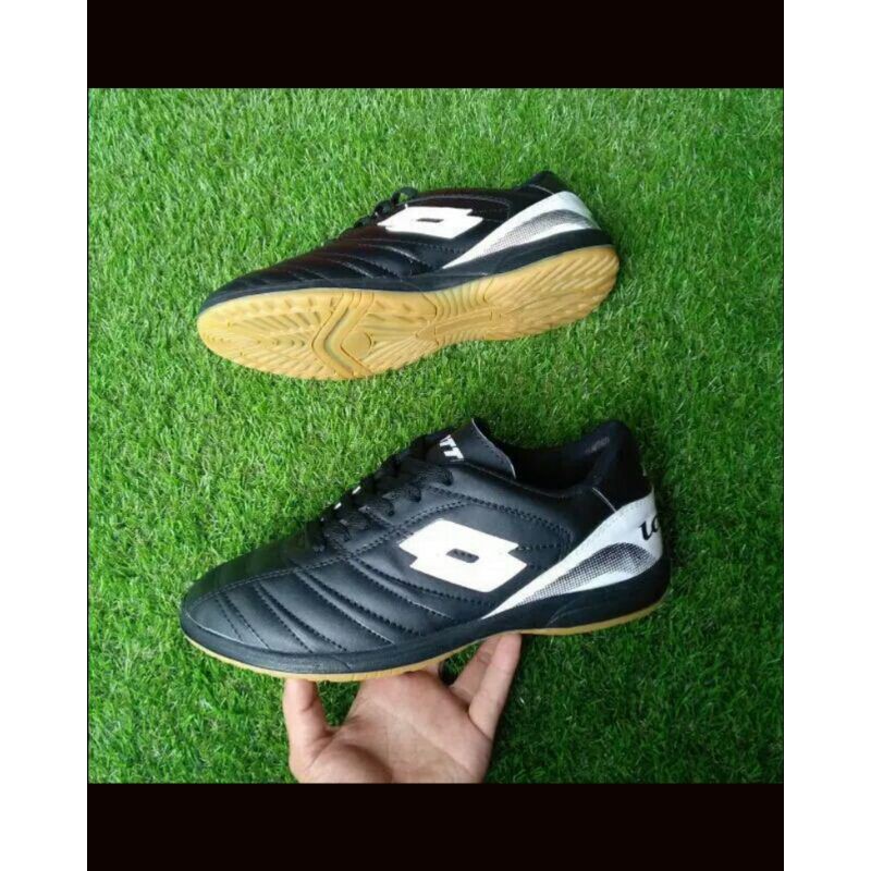 sepatu futsal kulit asli