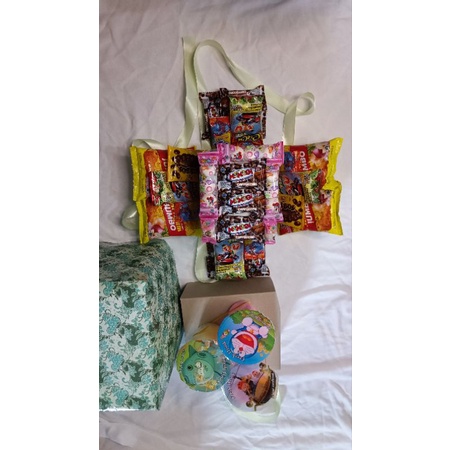 

GIFTBOX SUPRISE BESAR ISI SNACK BANYAKmurah
