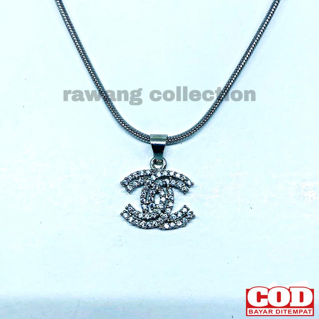 Kalung Titanium Fashion Wanita Silver Bulat Plus Liontin Anti Karat