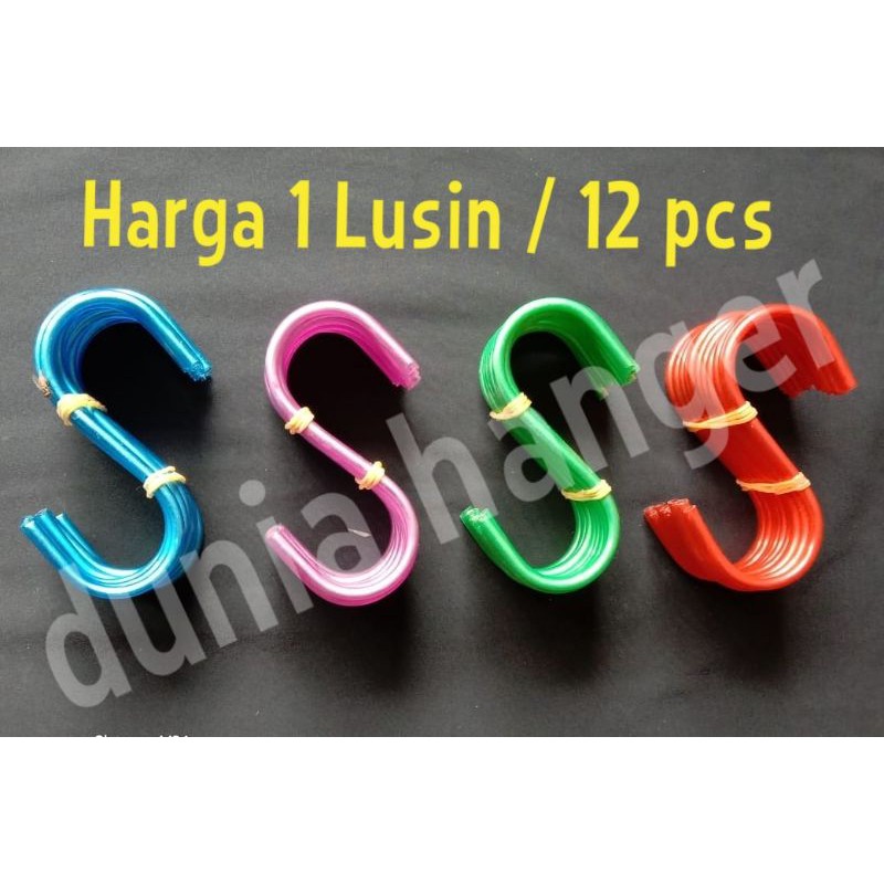 Gantungan huruf S warna warni Harga 12 pcs