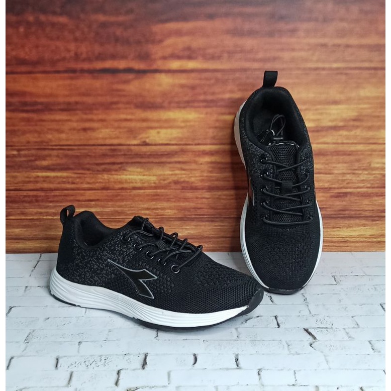 sepatu lari anak /running shoes kids Diadora Tian - Black