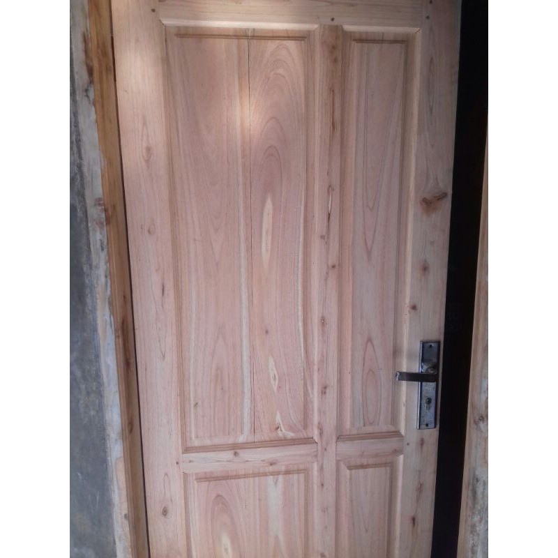 Daun pintu kayu solid