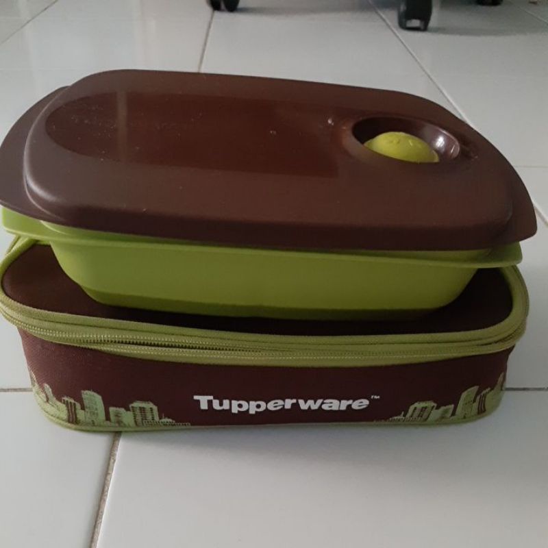 Tempat makan anak prwlove merk tupperware ori