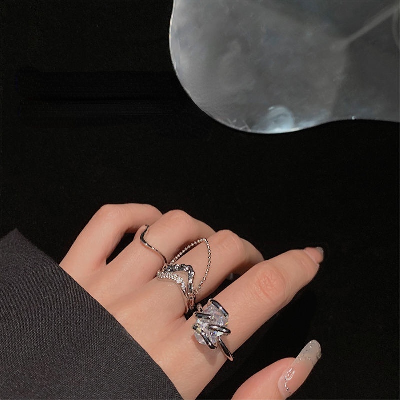 Cincin Zircon Berlian Imitasi Bahan Alloy Warna Silver Untuk Wanita