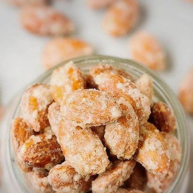 

250Gram Almond Panggang Rasa Bawang Garlic Coated Almond Kacang Oven Mentarieka_Shop