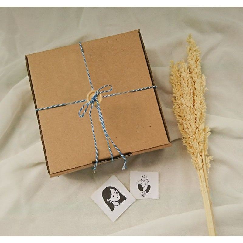 

HAMPERS BOX / KADO ULTAH /PERNIKAHAN/WISUDA