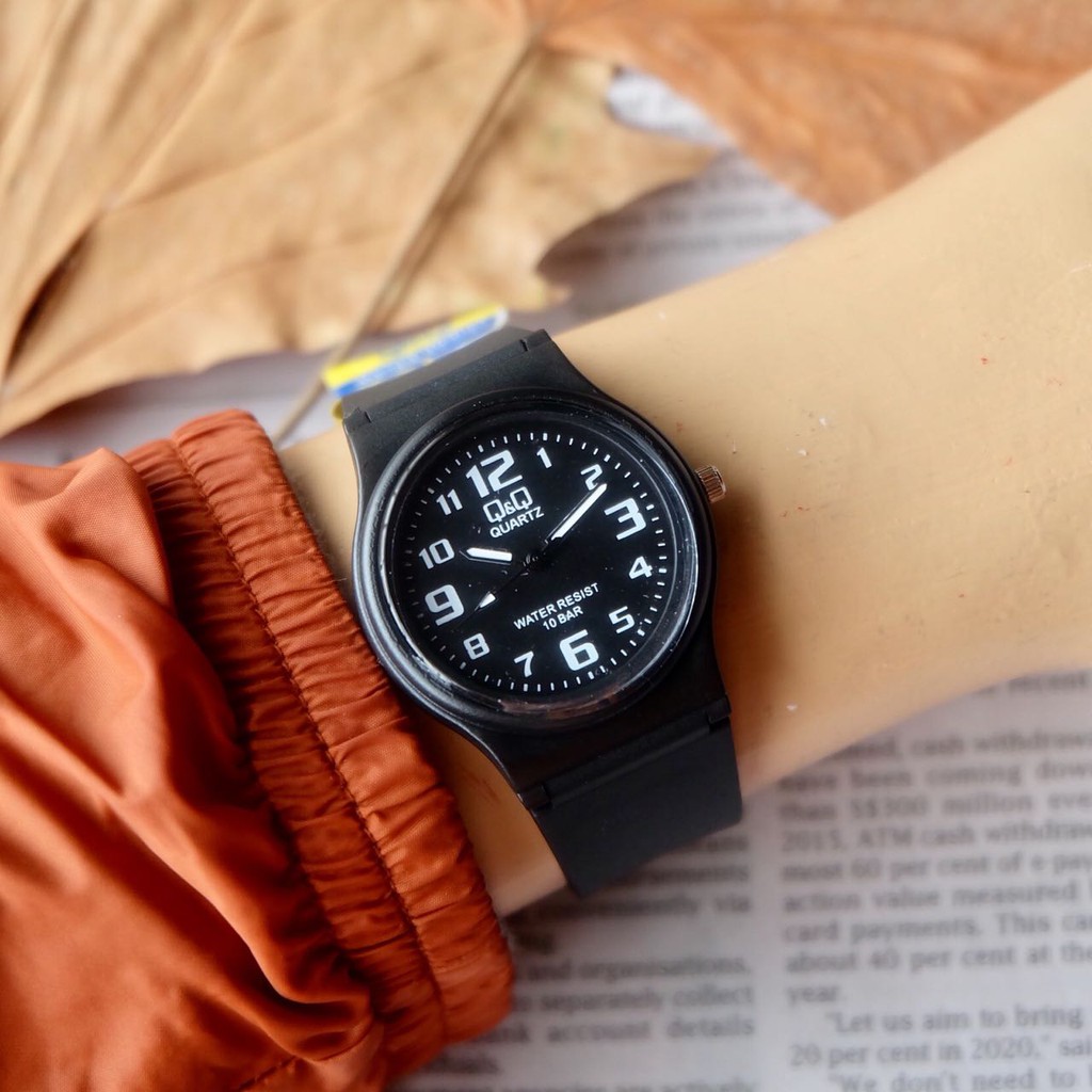 Jam Tangan Wanita QQ Tali Karet
