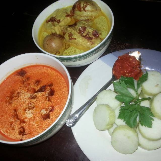 

Paket lengkap lontong