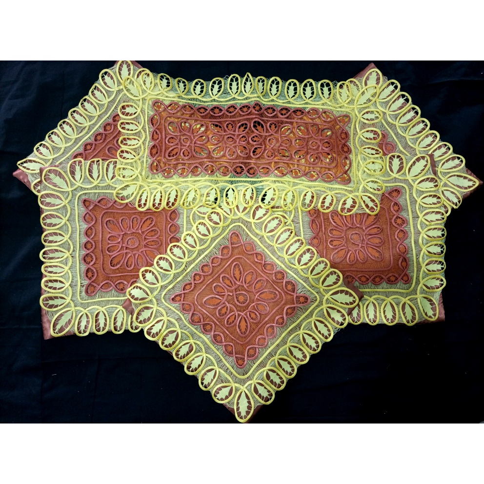 Sulam usus sarung bantal