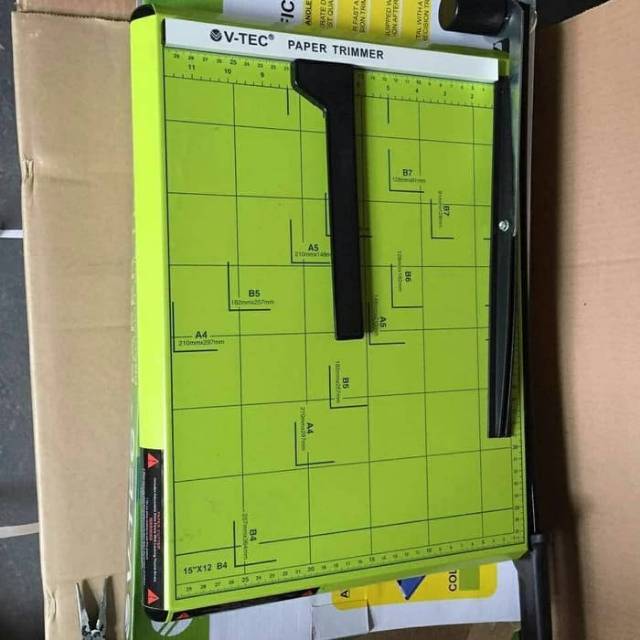 

Alat Pemotong Kertas Paper Treamer Vtec B4