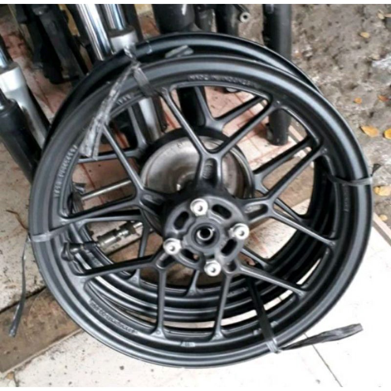 velg roda depan belakang vario 125 150 led copotan motor