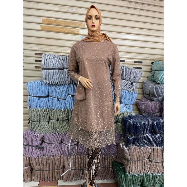 KEBAYA TUNIK TILE / KEBAYA PESTA / KEBAYA TUNIK MERAH / KEBAYA TUNIK TILE / KEBAYA MODERN / KEBAYA KONDANGAN / SET KEBAYA PESTA / SET KEBAYA PESTA MODERN / KEBAYA TUNIK NJ