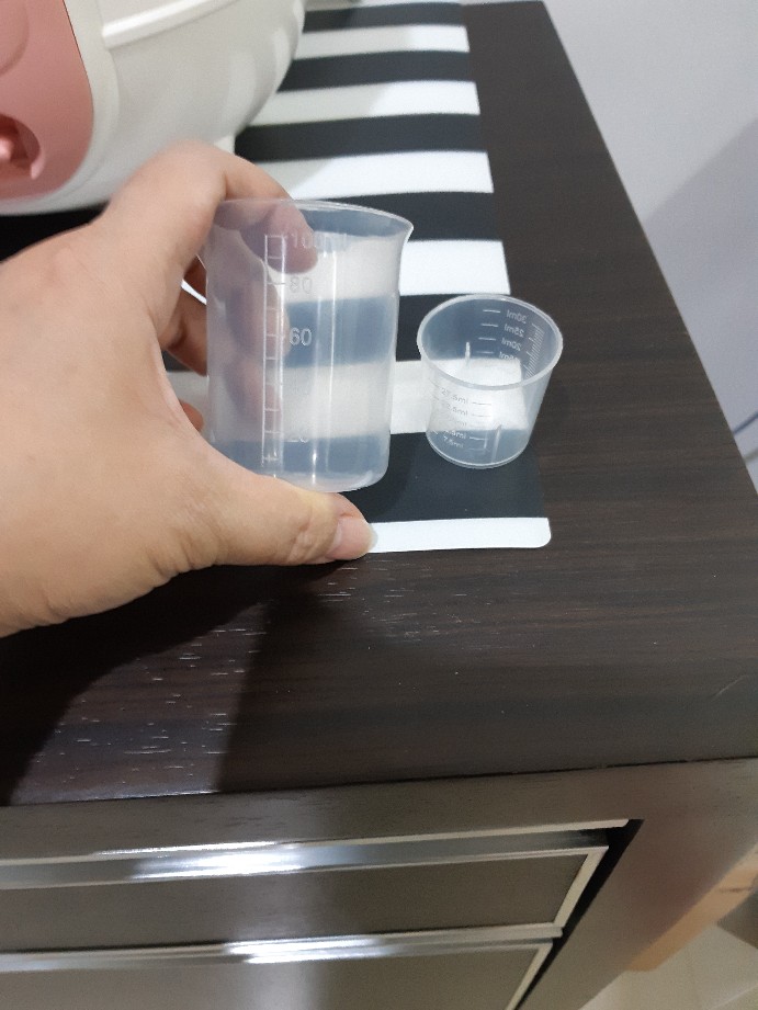 Gelas Ukur Takar Laboratorium Dapur 100ml Plastik  1pcs
