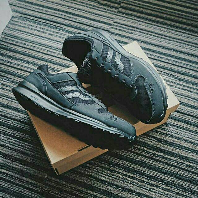 Sepatu Sneakers Piero Jogger All Black - All Black