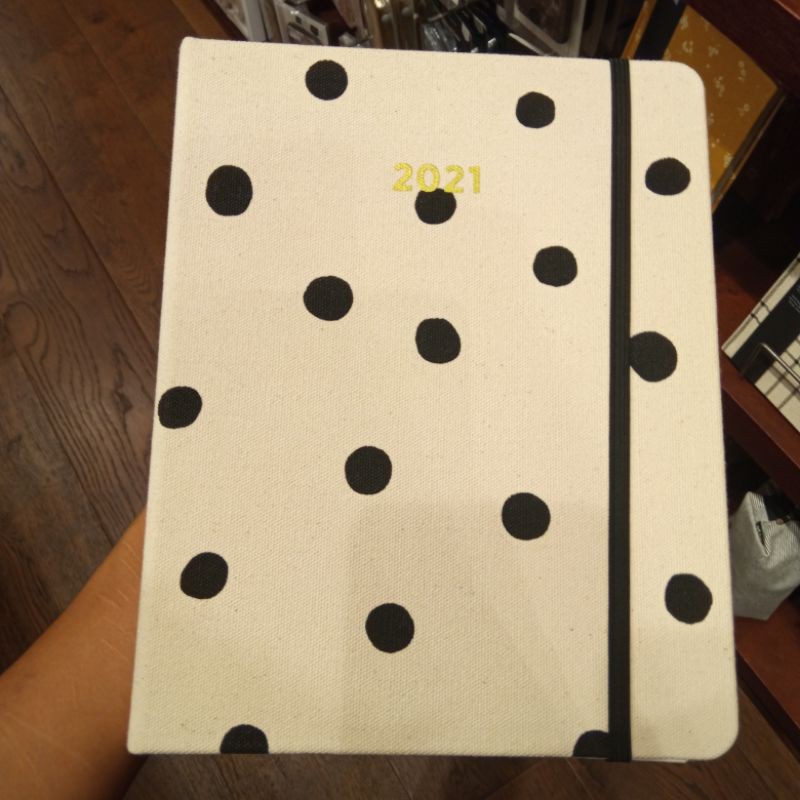 

TYPO PLANNER AGENDA 2021 WEEKLY A5 JOURNAL