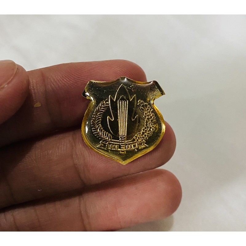 Pin Security Kerah Baju Kuning