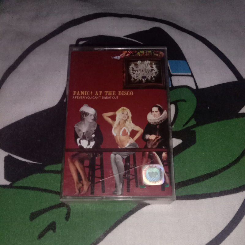 kaset PANIC AT THE DISCO HABIS terjual terimakasih