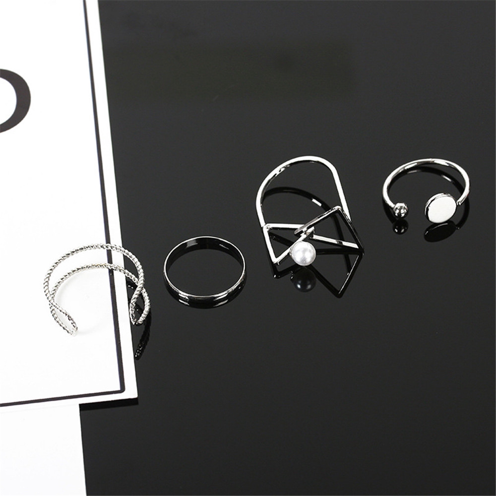 4pcs Set Perhiasan Cincin Metal Simple Model Segitiga Hipster untuk Wanita