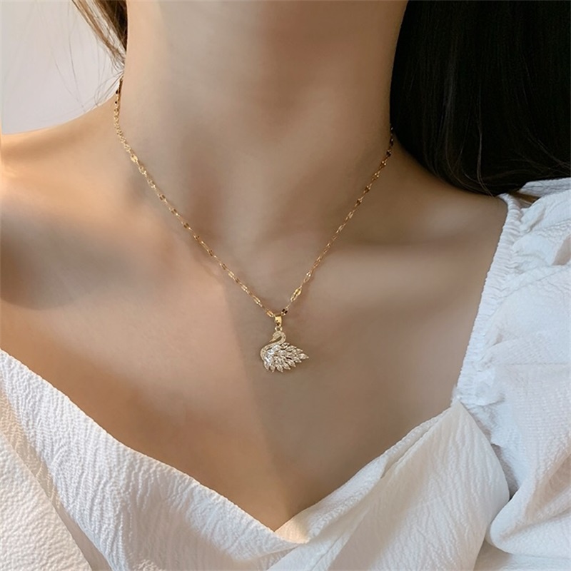 Kalung Lapis Emas 18K Bahan titanium Desain Angsa luminous Untuk Wanita