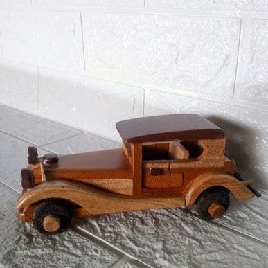 Miniatur mobil limosin klasik kuno