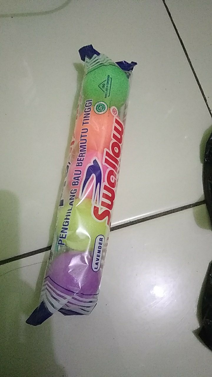 Swallow Kamper Toilet Kapur Barus Toilet Isi 5 Colour Ball/ Putih
