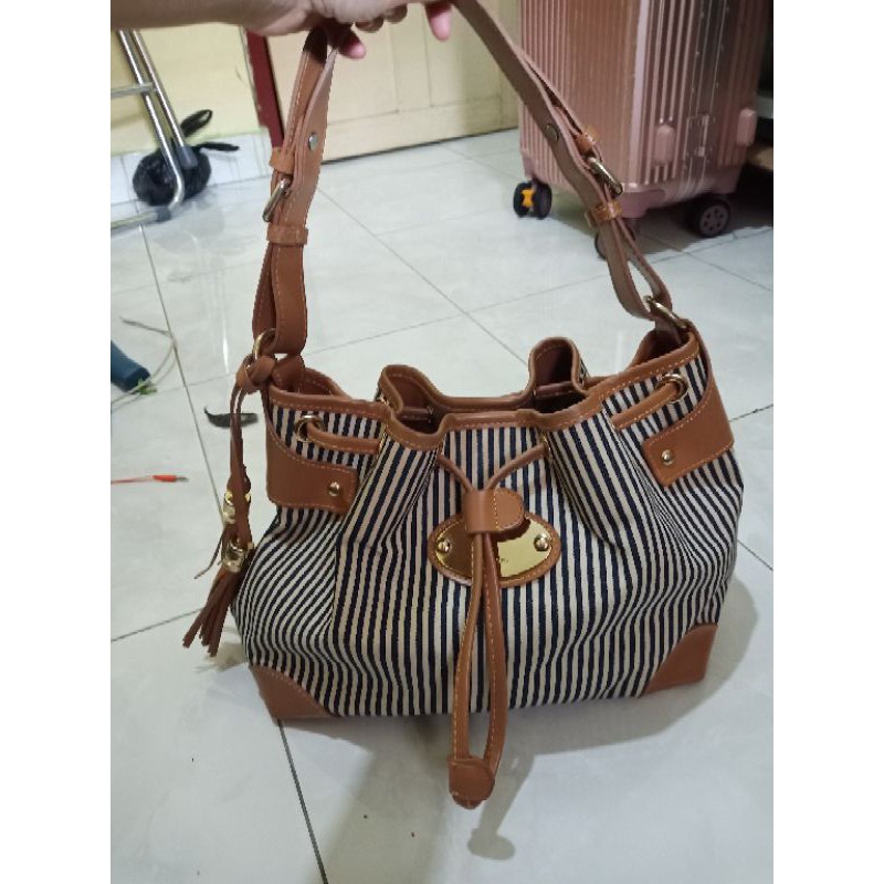 preloved tas serut the van shoulder - onnbooked