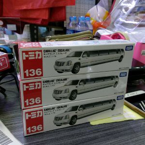 Terbaru  Tomica long 136 Cadillac Escalade warna putih segel