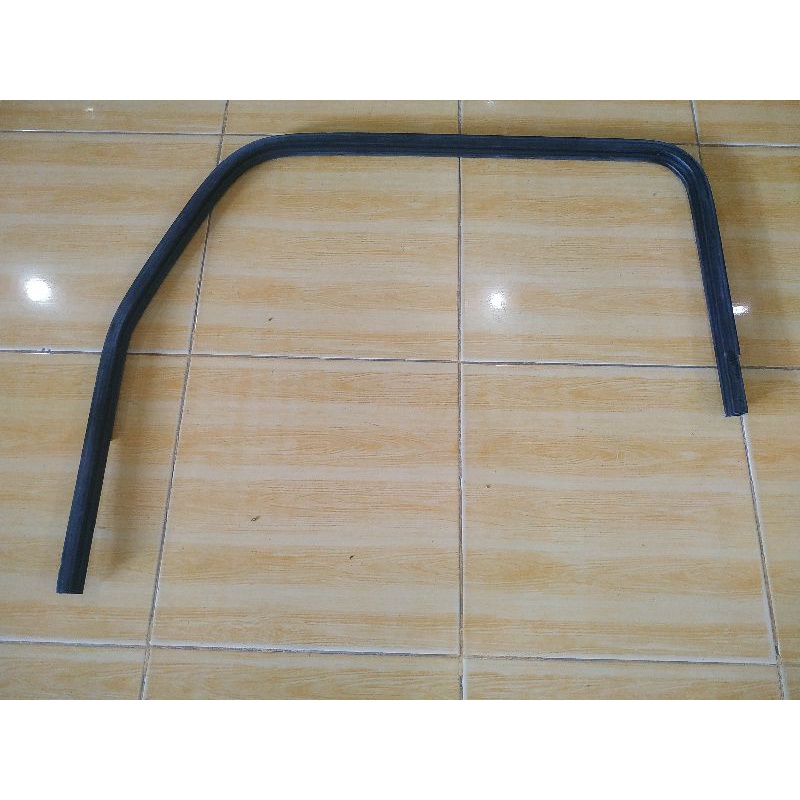 Karet run chanel rel kaca pintu Mitsubishi Colt diesel Canter sebelah kanan