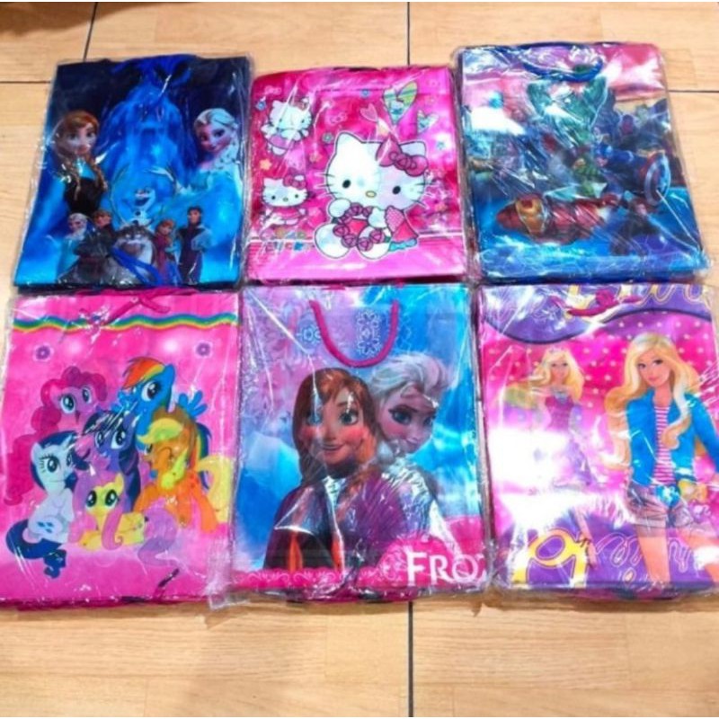 

Tas Goodie Bag Import uk 30x23x8 Bahan Plastik (isi 12pcs)